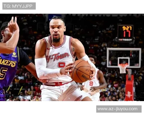 火箭队为狄龙献上感人致敬视频他双手合十向全场观众表达感谢